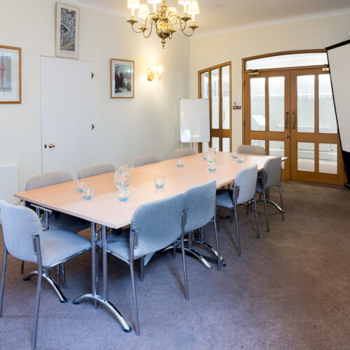 The Sosnow Room at Christ’s College, Cambridge, featuring a light and spacious interior arranged for a small meeting, breakout session, or conference refreshment area. An ideal spot to be used as a business meeting room in Cambridge.