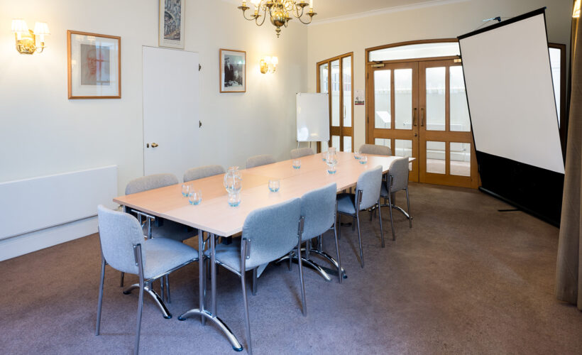 The Sosnow Room at Christ’s College, Cambridge, featuring a light and spacious interior arranged for a small meeting, breakout session, or conference refreshment area. An ideal spot to be used as a business meeting room in Cambridge.