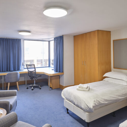 Twin en-suite guest room at Christ's College Cambridge with a comfortable bed, study area, and convenient amenities for Bed & Breakfast guests.